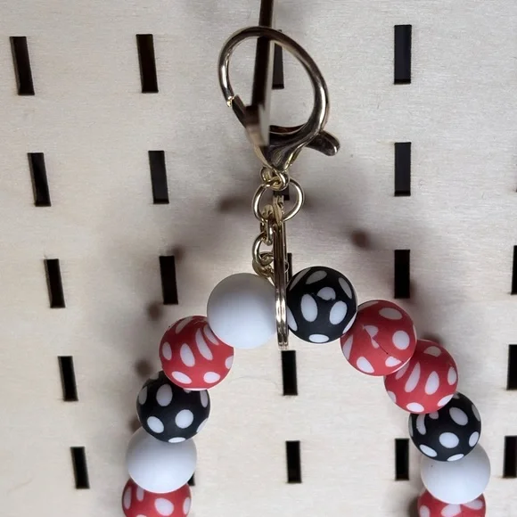 Handcrafted character beaded wristlet keychain - Picture 3 of 4